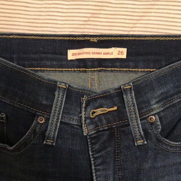 Levi’s 311 shaping skinny jeans. Size 26. Worn a few times. No flaws/rips - Picture 4 of 5